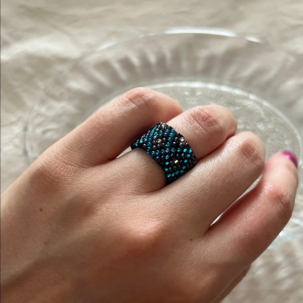 Elegant Beaded Ring in Shades of Blue